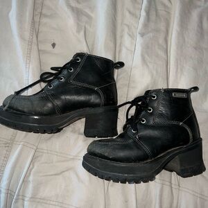 sketchers boots size 7